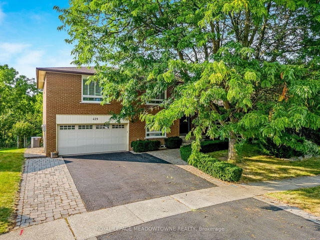 429 Valleyview Crescent