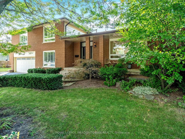 429 Valleyview Crescent