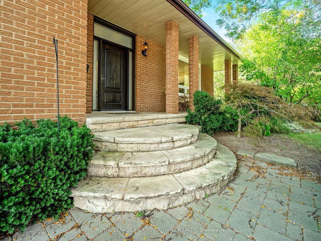 429 Valleyview Crescent