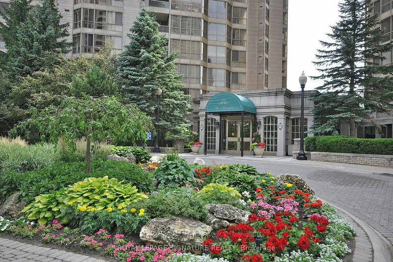 Ph7 - 55 Kingsbridge Garden Circ, Mississauga, L5R 1Y1 | Image 3