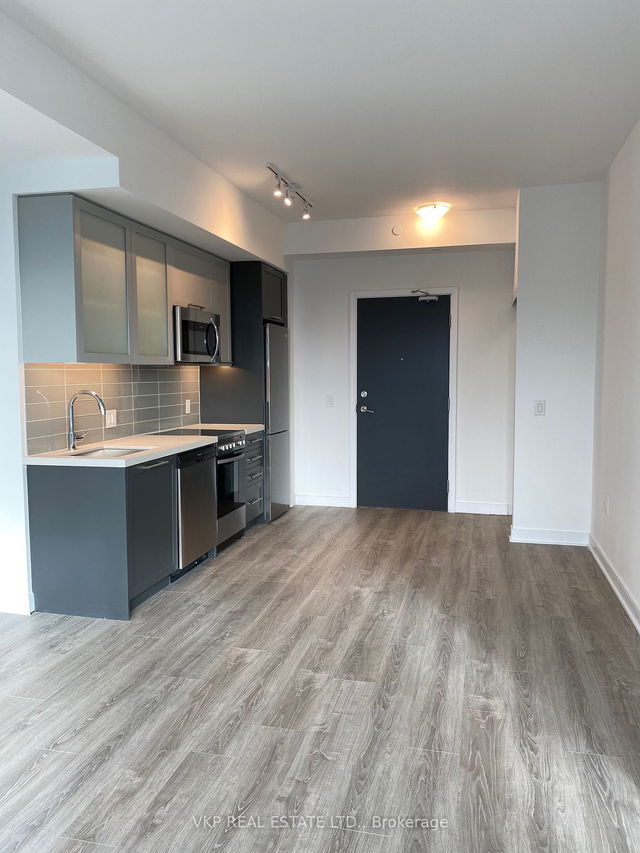 811 - 25 Neighbourhood Lane