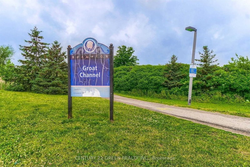 6 Corvette Crt, Brampton, L7A 2H7 | Image 3