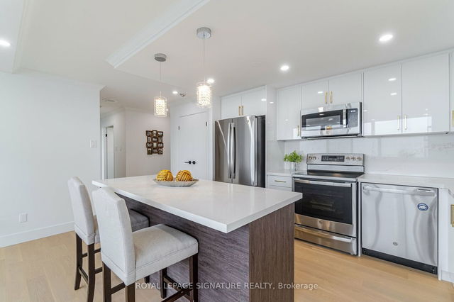 2108 - 3700 Kaneff Crescent