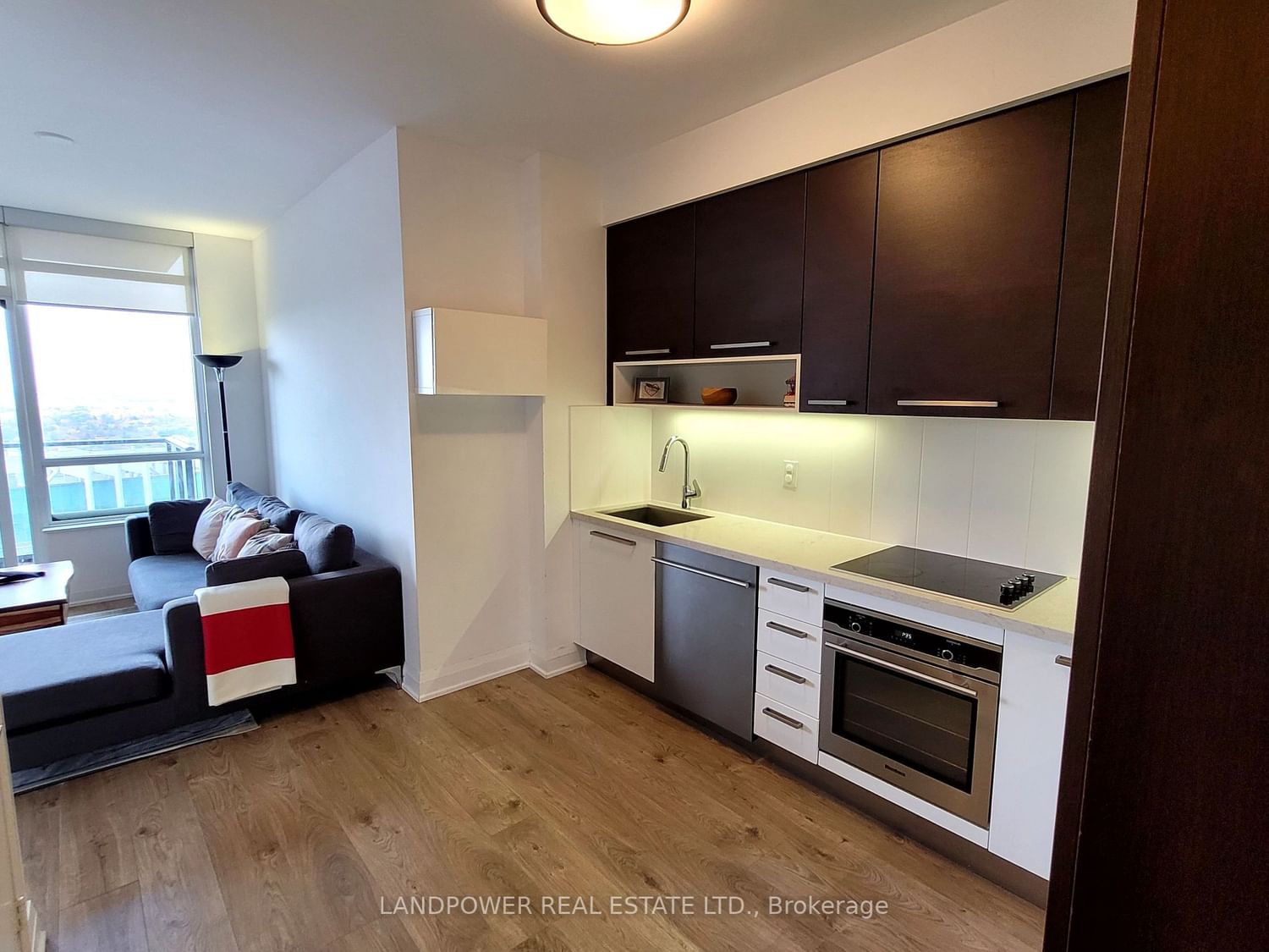 Listing Image 9