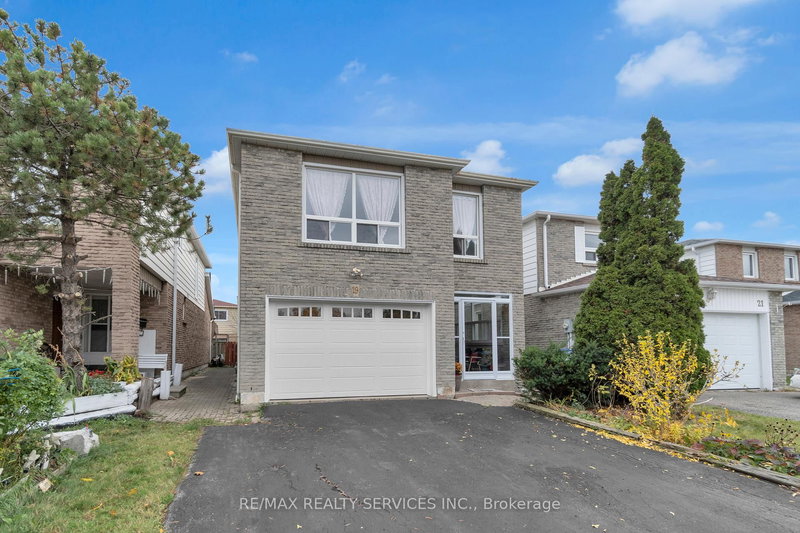 19 Pickard Lane, Brampton, L6Y 2M4 | Image 2