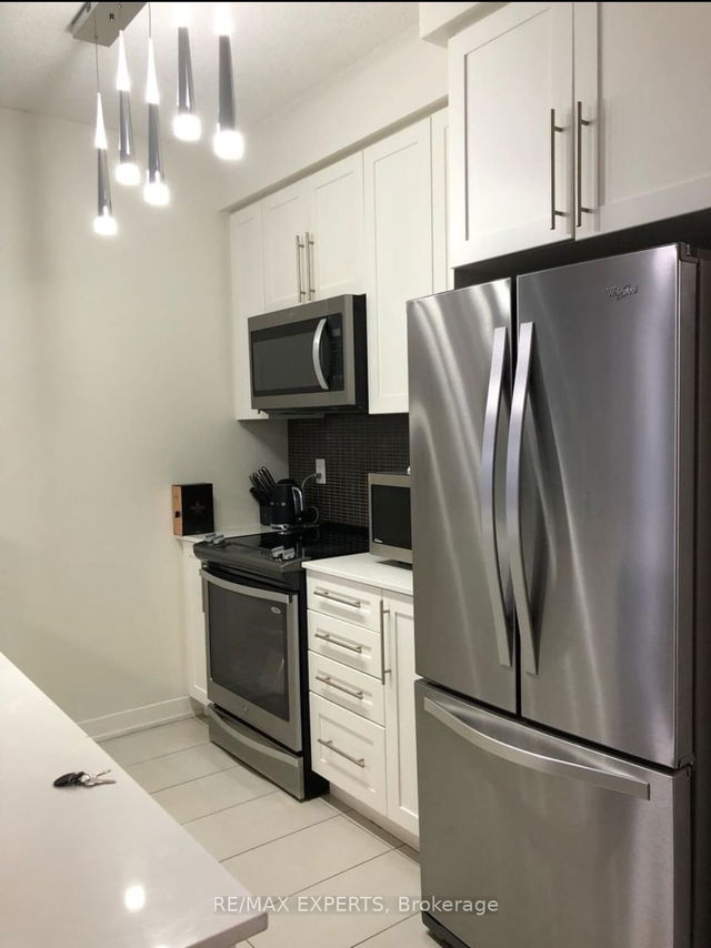1709 - 510 Curran Place