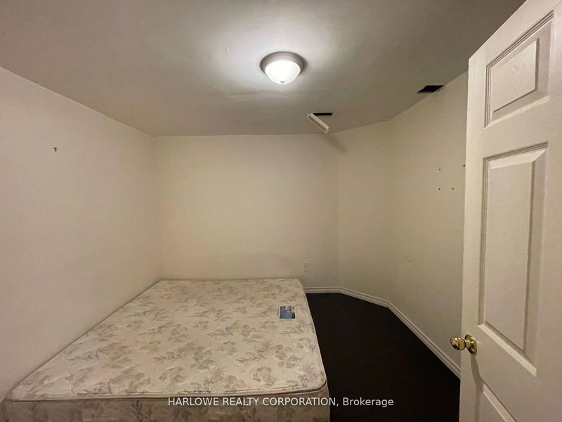 Bsmt - 54 Travis Cres, Brampton, L7A 0P2 | Image 2