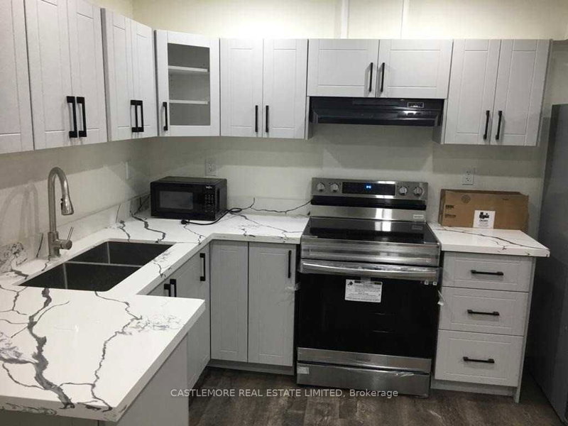 11 Bannister Cres, Brampton, L7A 4H2 | Image 2