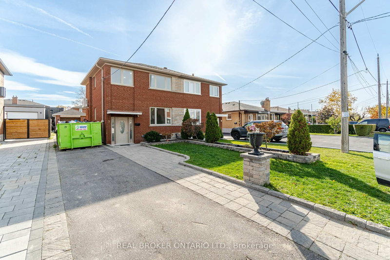 9 Snowood Crt, Toronto, M3N 1E7 | Image 2