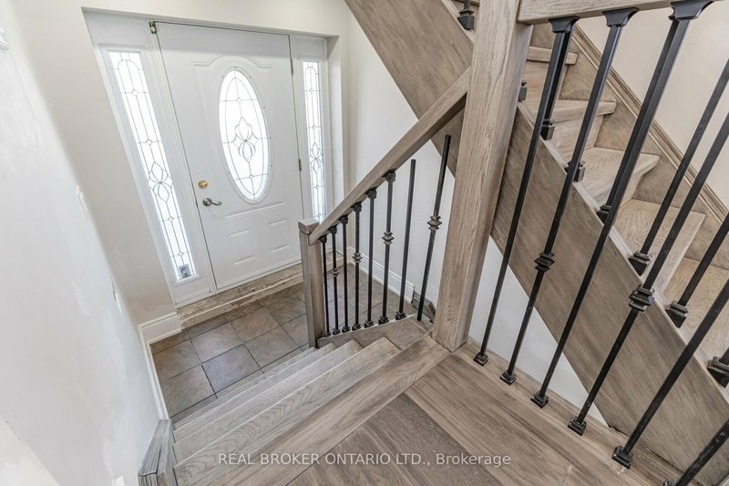 9 Snowood Crt, Toronto, M3N 1E7 | Image 3