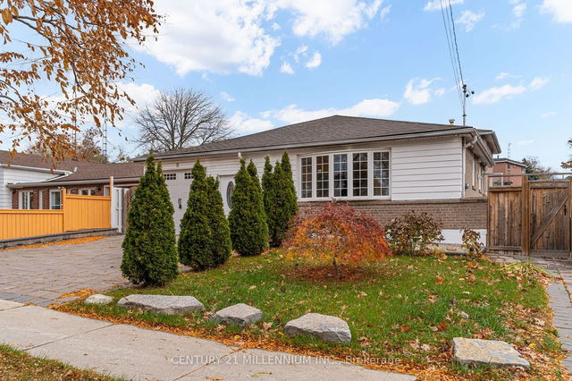 8 Bloomington Crescent