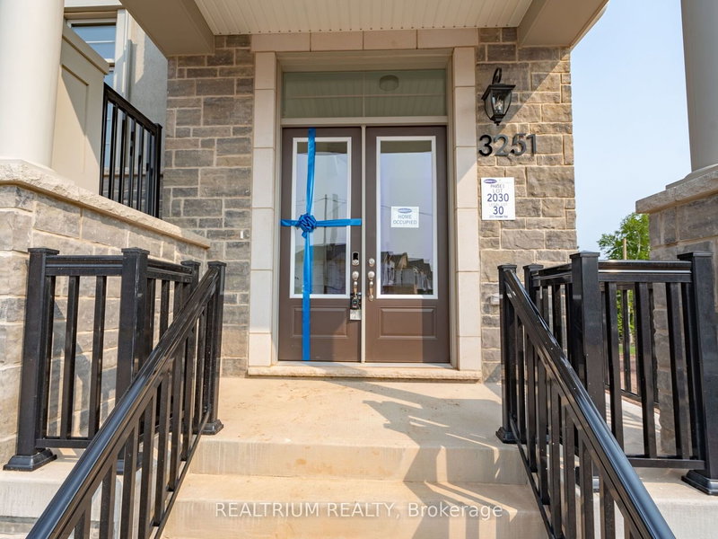 3251 Harasym Tr, Oakville, L6M 5N6 | Image 2