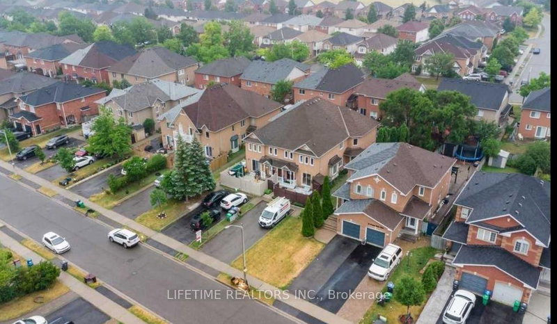 63 Pressed Brick Dr, Brampton, L6V 4K5 | Image 2