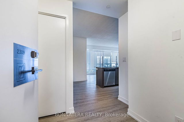 2309 - 510 Curran Place