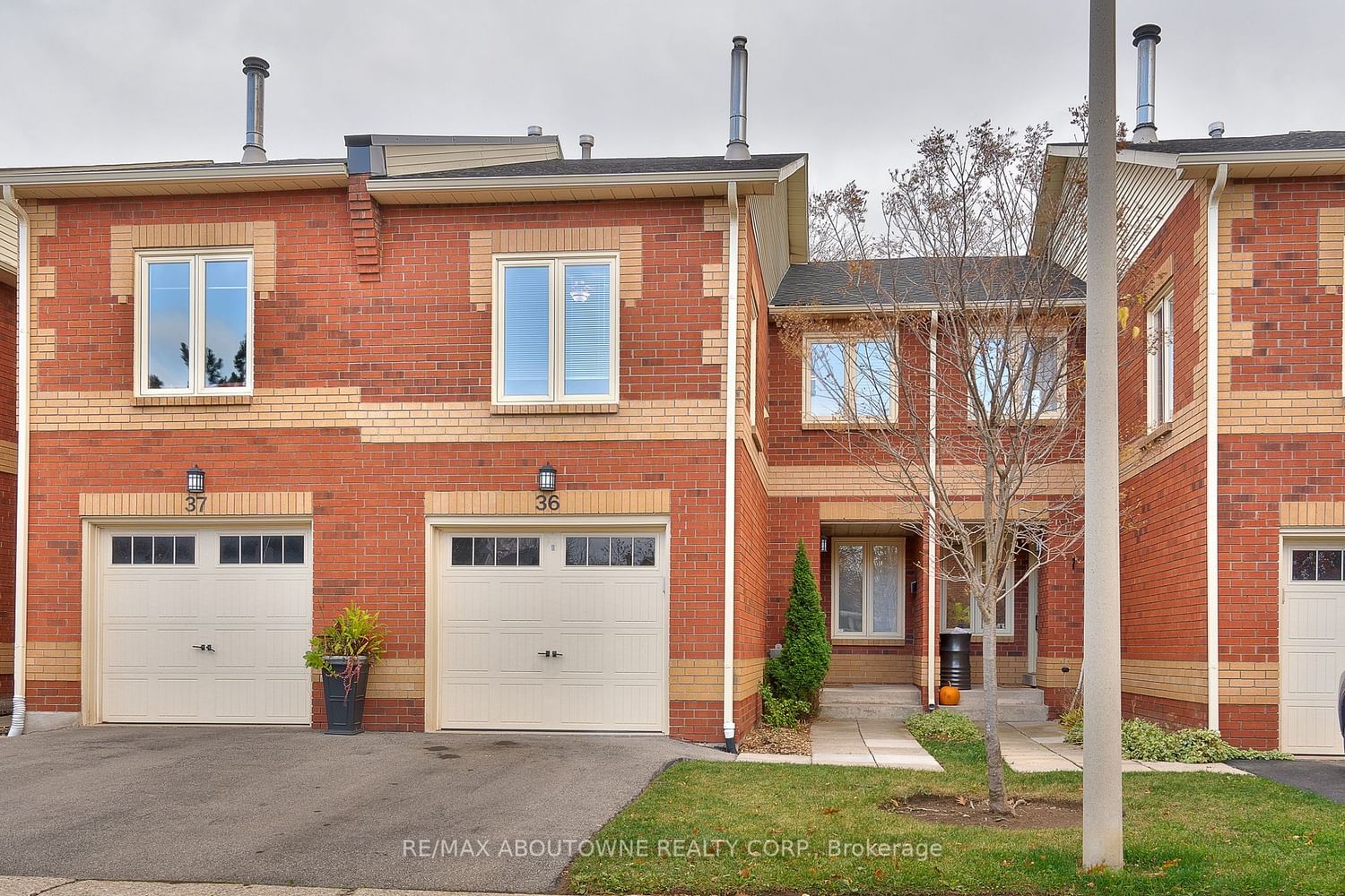 Townhouse leased at 36-2006 Glenada Crescent, Oakville, Iroquois Ridge North, L6H 5R9 - MLS: W7284786