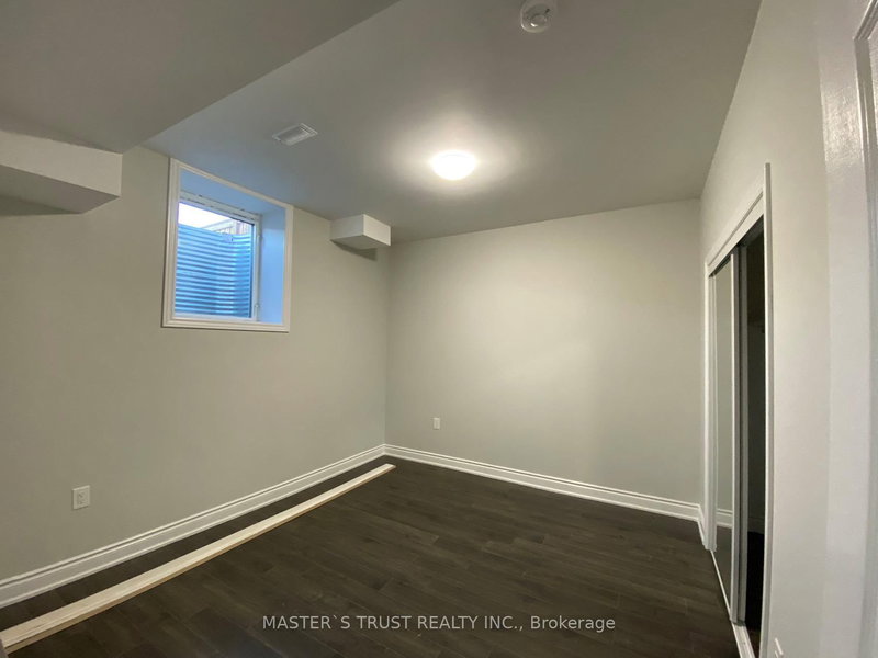 Bsmt - 18 Midmorning Rd, Brampton, L6X 5P7 | Image 2