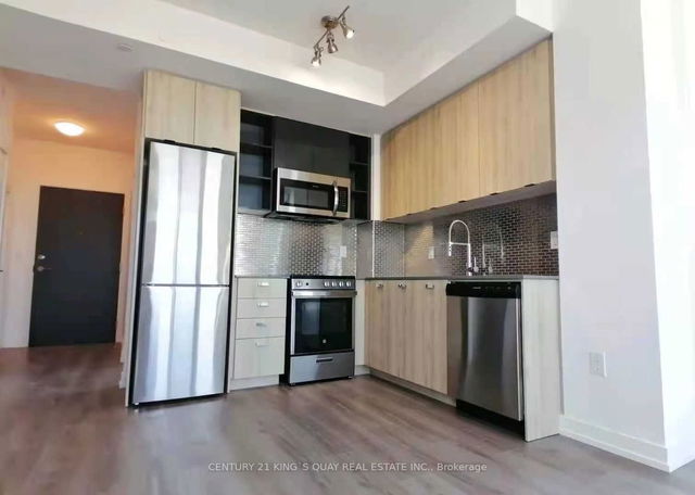 305 - 10 De Boers Drive