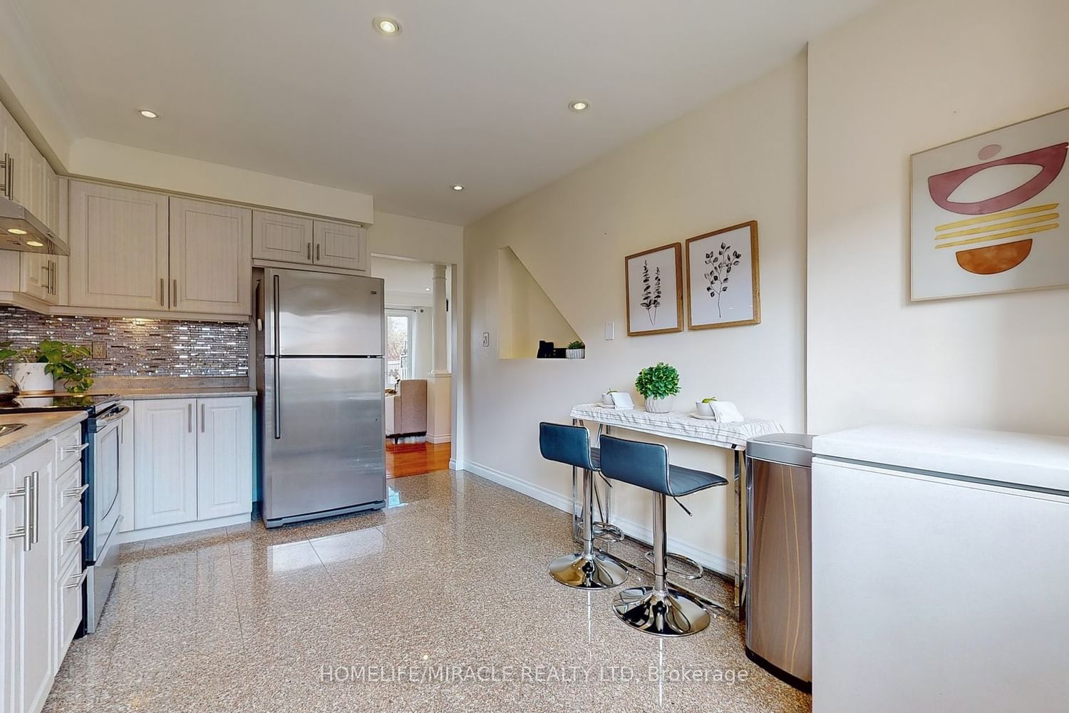 Listing Image 15