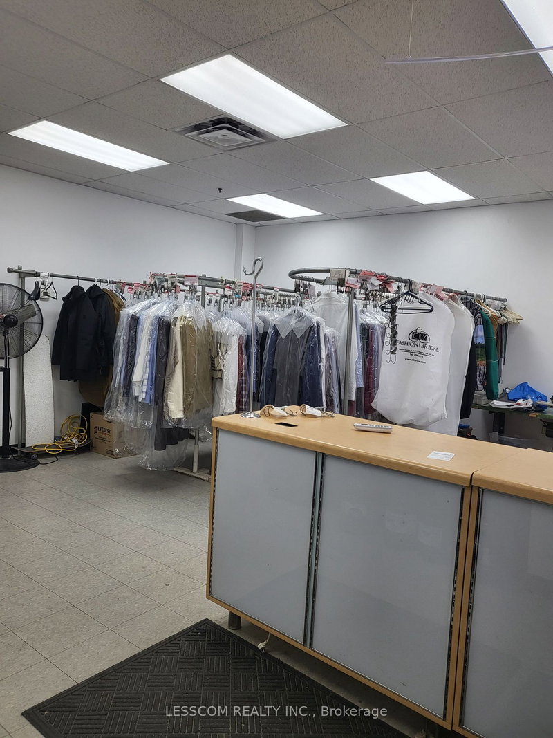 12 - 2470 Lucknow Dr, Mississauga, L4T 3Y3 | Image 2