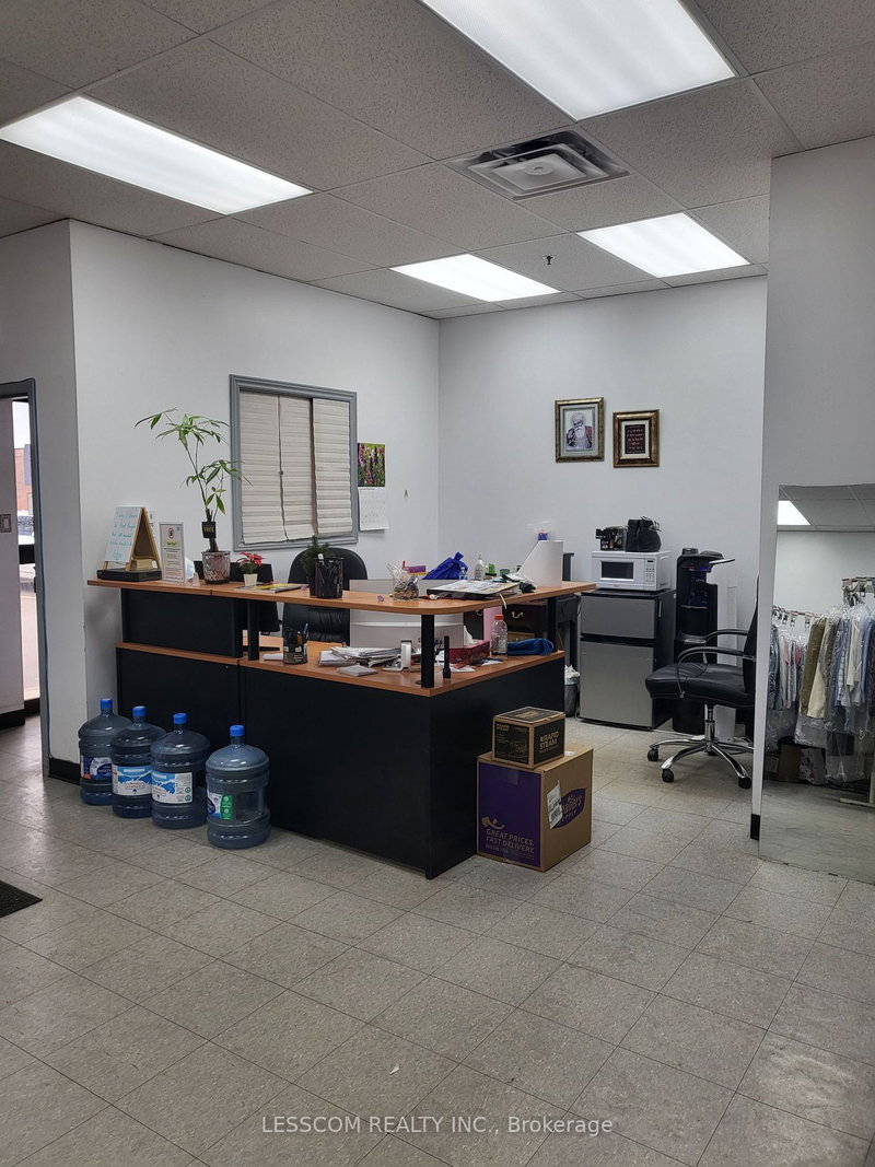 12 - 2470 Lucknow Dr, Mississauga, L4T 3Y3 | Image 3
