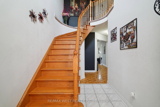 109 West Oak Crescent