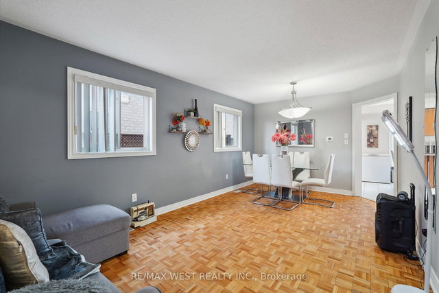 109 West Oak Crescent