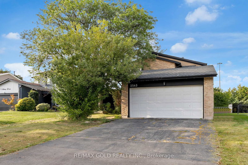 2545 Folkway Dr, Mississauga, L5L 2J9 | Image 2