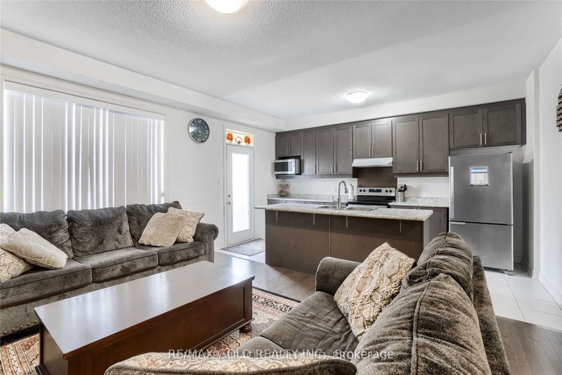 206 Fruitvale Circ, Brampton, L7A 5C3 | Image 2