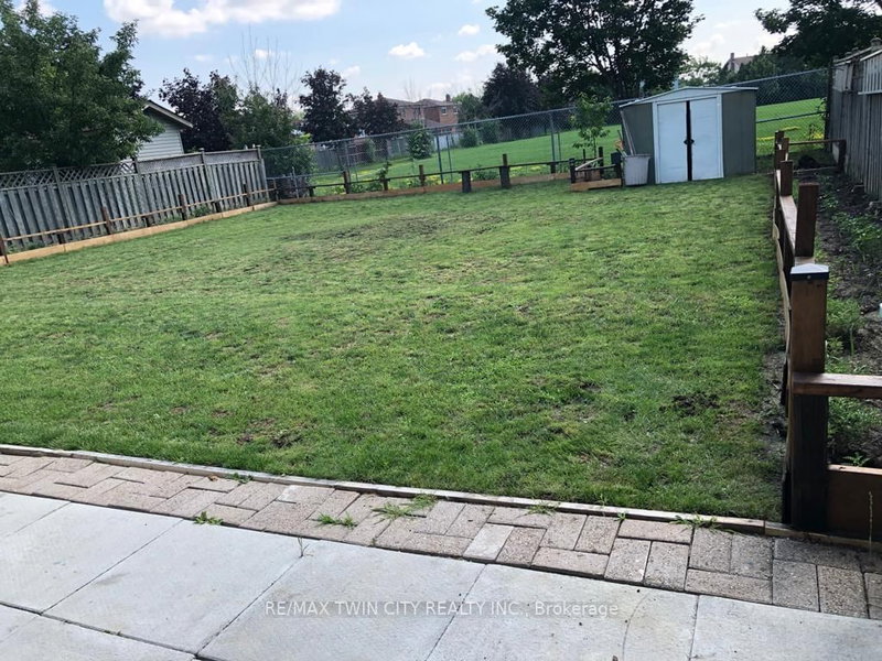 7610 Anaka Dr, Mississauga, L4T 3H7 | Image 3