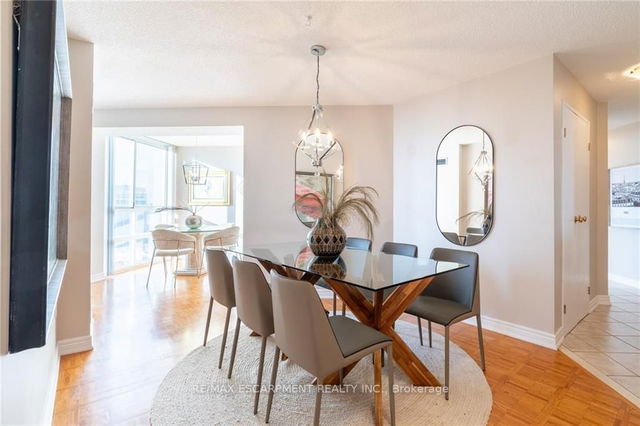 2106 - 3650 KANEFF Crescent