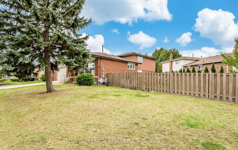 Upper - 2844 Kingsberry Cres, Mississauga, L5B 2K9 | Image 2