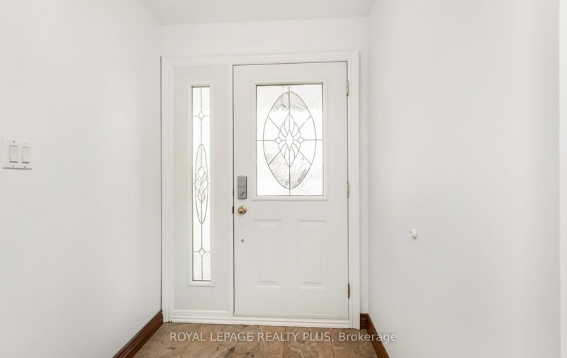 Upper - 2844 Kingsberry Cres, Mississauga, L5B 2K9 | Image 3