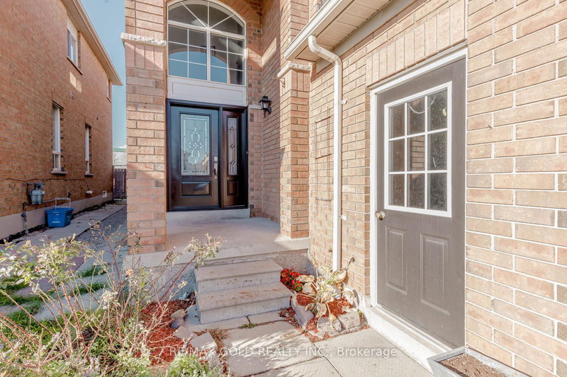 920 Ledbury Cres, Mississauga, L5V 2P8 | Image 2