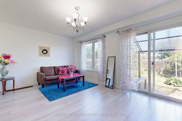 359 Oaktree Circle