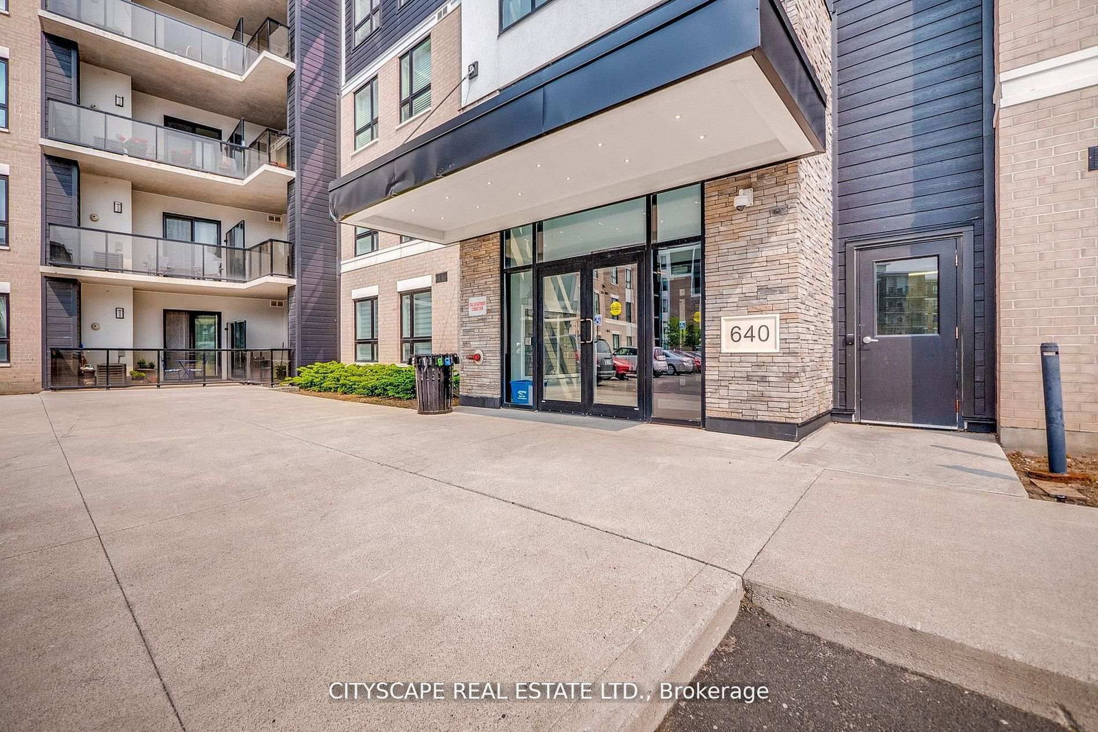 Listing Image 4