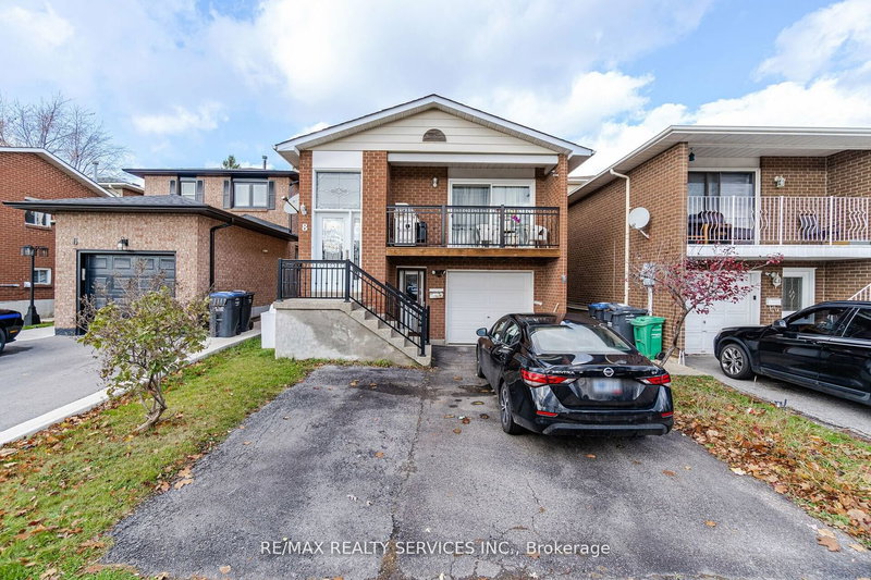 8 Deerpark Cres, Brampton, L6X 2T7 | Image 2