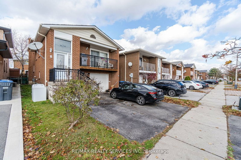 8 Deerpark Cres, Brampton, L6X 2T7 | Image 3