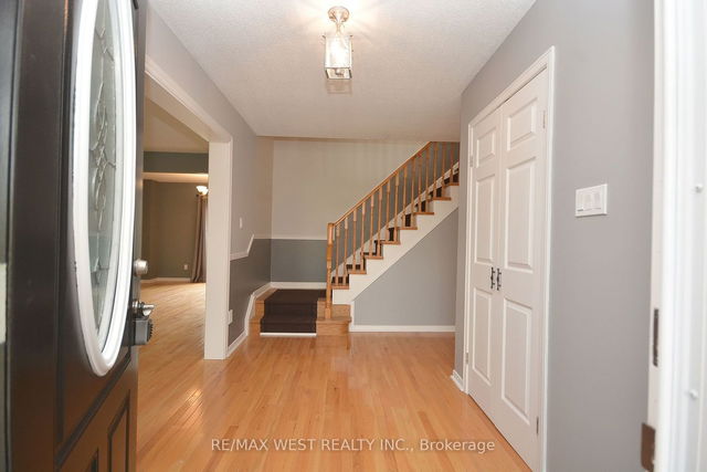 Upper - 6 Steen Drive