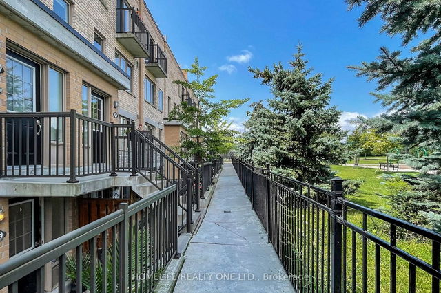 Th 106 - 16 Foundry Avenue