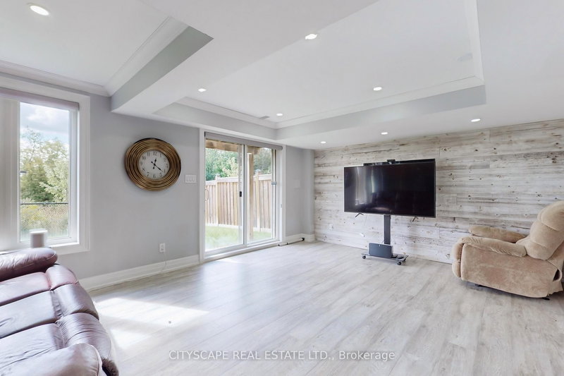 24 Arrowpoint Dr, Brampton, L6Y 0G8 | Image 3