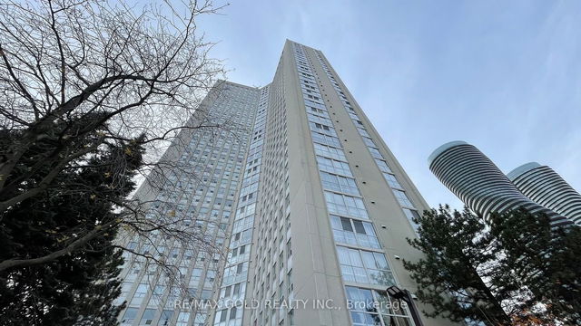 3106 - 3650 Kaneff Crescent