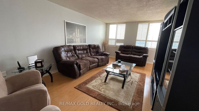 3106 - 3650 Kaneff Crescent