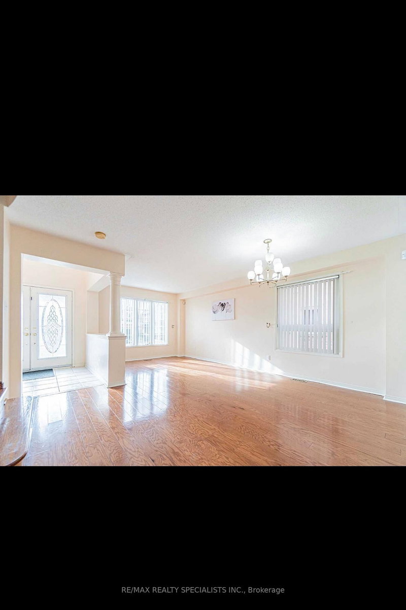 15 Heatherdale Dr N, Brampton, L7A 2H6 | Image 2