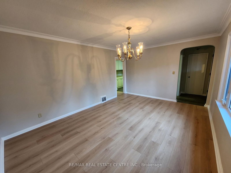 11 Bentley Dr, Toronto, M8Z 3L9 | Image 2