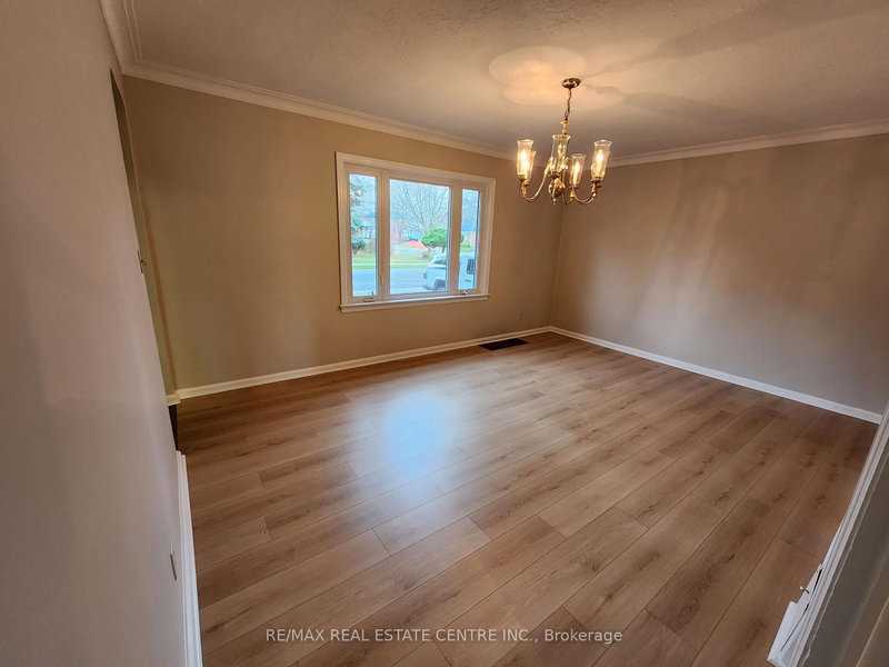 11 Bentley Dr, Toronto, M8Z 3L9 | Image 3