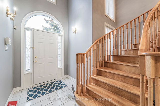 2588 Strathmore Crescent