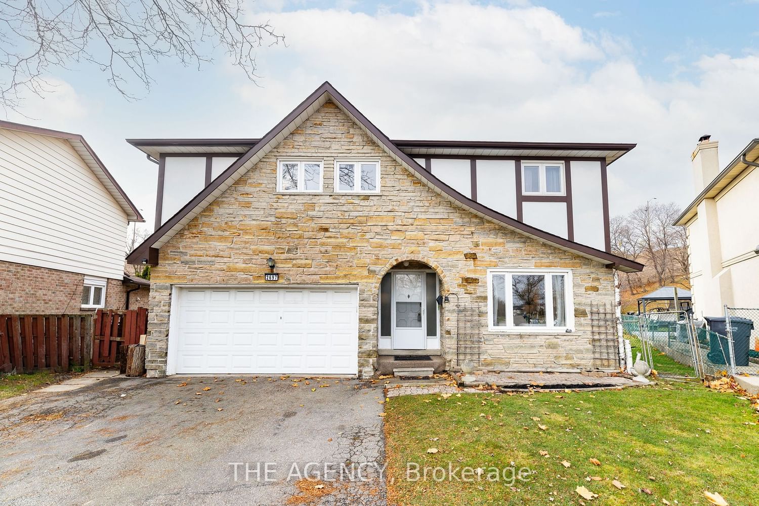 Detached House sold at 2697 Kingsberry Crescent, Mississauga, Cooksville, L5B 2K6 - MLS: W7322372