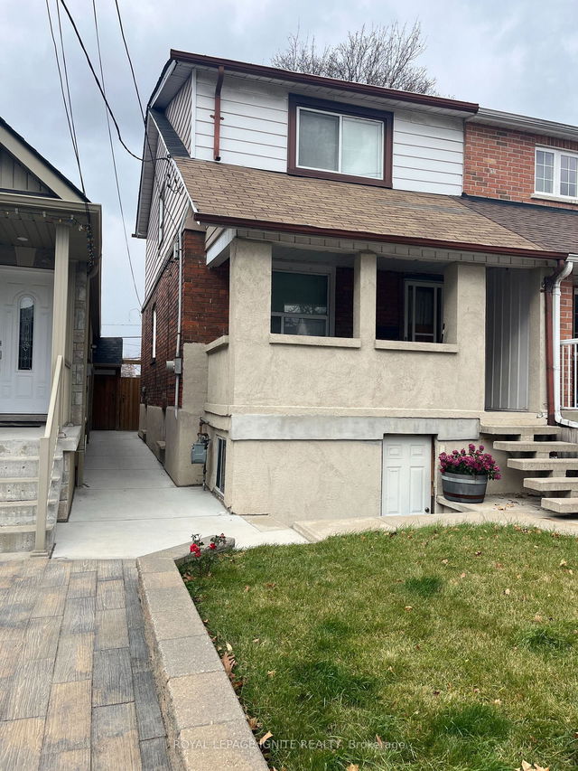 8 Cayuga Avenue