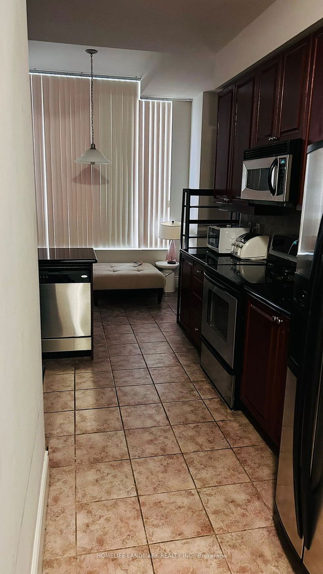 PH22 - 3888 Duke Of York Boulevard