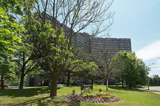 1410 - 11 Wincott Drive